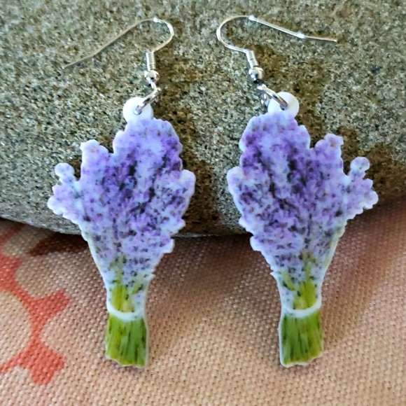 Lavender Flower Earrings. Lavender Boquete Floral - Picture 7 of 7